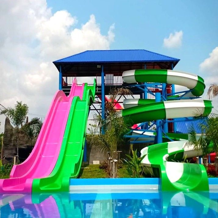Slide Air Serat Kaca Ramah Lingkungan Sempurna Untuk Keluar kolam di Taman Air Dan Resor