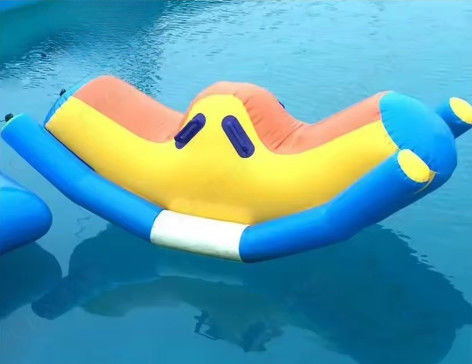 Custom Park Olahraga Air 4 Orang Ikan Terbang Inflatable Pisang Perahu Fun Inflatable Flying Ikan Pisang Perahu