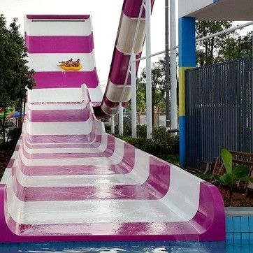 6-10mm Ketebalan Boomerang Slide Untuk Taman Air Diproduksi Menggunakan Metode Semprot